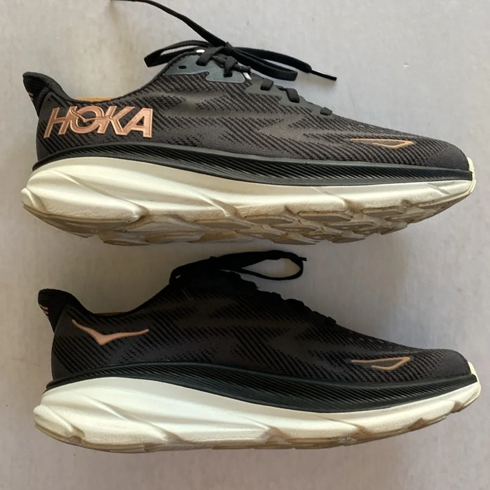 HOKA Women’s Clifton 9 Black Running Shoes Size 9.5 D